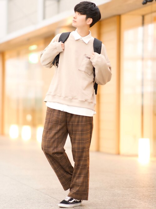 Fujino Masaru使用「INTER FACTORY（ファッションインフルエンサー ろむし × INTER FACTORY　ステッチ配色ジップポケットスウェット）」的時尚穿搭