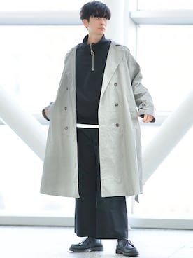 「FEKETE（フェケテ）のアイテム（トレンチコート）」を使った、Fujino Masaruさん（メンズ・181cm）の春コーディネート