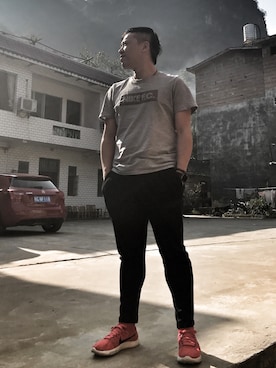 「NIKE SPORTSWEAR（ナイキスポーツウェアー）のアイテム（その他パンツ、ブラック系）」を使った、TiansonXieさん（メンズ・171cm）の冬コーディネート