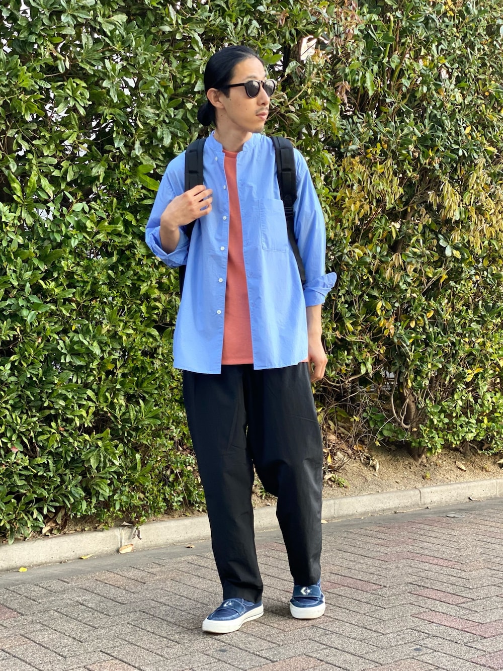 「はるコーデ、カジュアル、カジュアルコーデ、シャツ、シャツスタイル、FORK&SPOON、patagonia、BURLAP OUTFITTER、URBAN RESEARCH DOORS、シンプルコーデ」｜「FORK&SPOONのFORK&SPOON　スタンドカラーシャツ（シャツ/ブラウス、ブルー系）」を使った、山崎まさひささん（メンズ・175cm）の春コーディネートの1枚目の写真