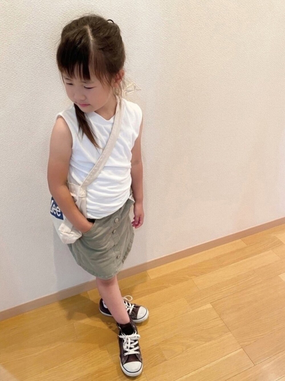 「リラックススタイル、コンバース、ブランシェス、夏コーデ、夏セールで買いました、ノースリーブ、休日スタイル、カジュアルコーデ、Branshes」｜「BRANSHESのシンプルタンクトップ（タンクトップ、ホワイト系）」を使った、ko_ai_to🎶さん（キッズ・110cm）の夏コーディネートの1枚目の写真