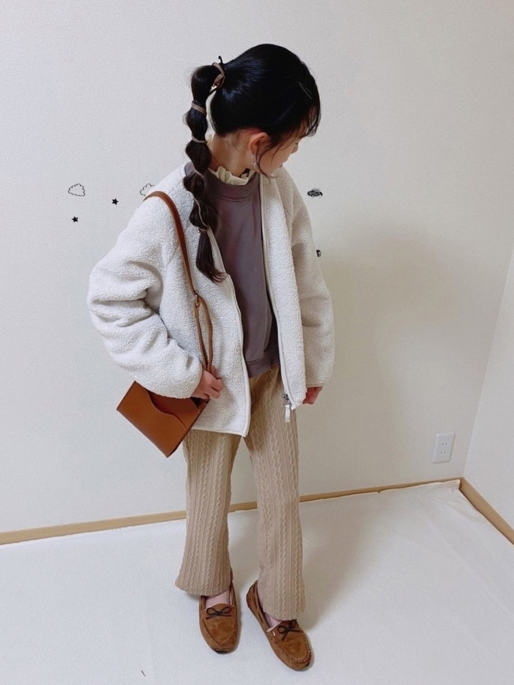 「あったかコーデ、モコモコアウター、ブラウンコーデ、くすみカラー、マイベストコーデ2020、カラーパンツ、年末WEAR感謝祭」｜「pairmanonのフリルネック 異素材 シャツ レイヤード風 裏毛 長袖 ロングスリーブ スウェット トレーナー（スウェット、ブラウン系）」を使った、ko_ai_to🎶さん（キッズ・147cm）の冬コーディネートの1枚目の写真