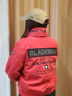 「アイテム（ミリタリージャケット、レッド系）」を使った、AYNさん（レディース・157cm）の冬コーディネート