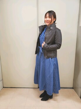「シャツワンピ」｜「アイテム（ライダースジャケット）」を使った、AYNさん（レディース・157cm）の春コーディネート