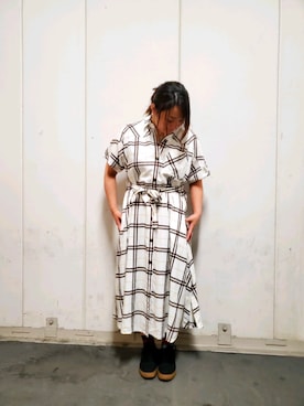 「AVIREX（アヴィレックス）のアイテム（シャツワンピース）」を使った、AYNさん（レディース・157cm）の春コーディネート