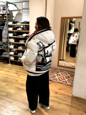 「AVIREX（アヴィレックス）のアイテム（ダウンジャケット/コート）」を使った、AYNさん（レディース・157cm）の夏コーディネート