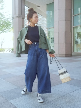 「リブニット」｜「アイテム（ミリタリージャケット）」を使った、maiさん（レディース・165cm）の春コーディネート