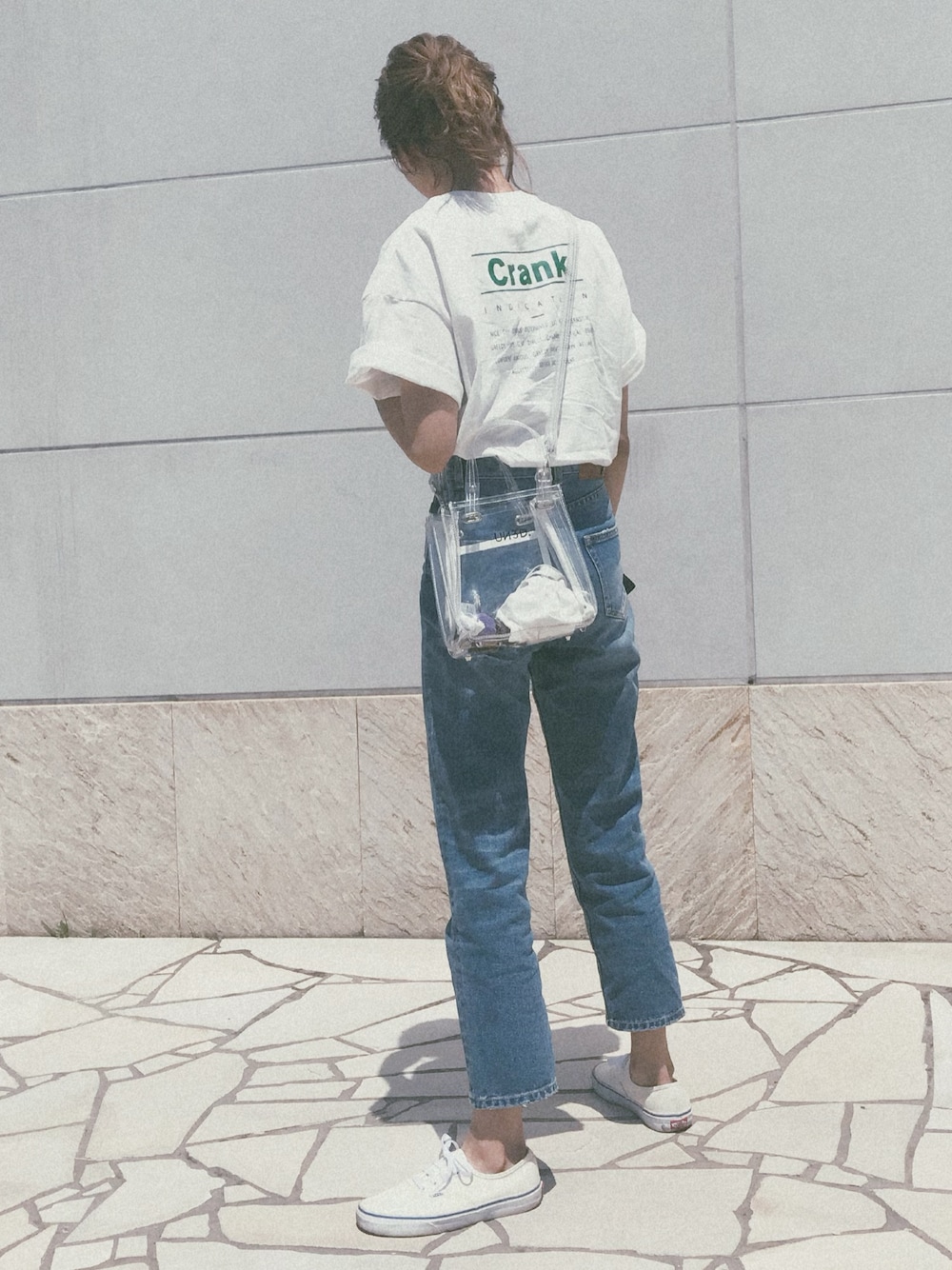 「クリアバッグ、大人カジュアル、シンプル、デニム、Tシャツ、ママコーデ、カジュアル」｜「UN3D.のORI-M/SLD CLEAR TOTE（ハンドバッグ、ホワイト系）」を使った、maiさん（レディース・165cm）の春コーディネートの1枚目の写真