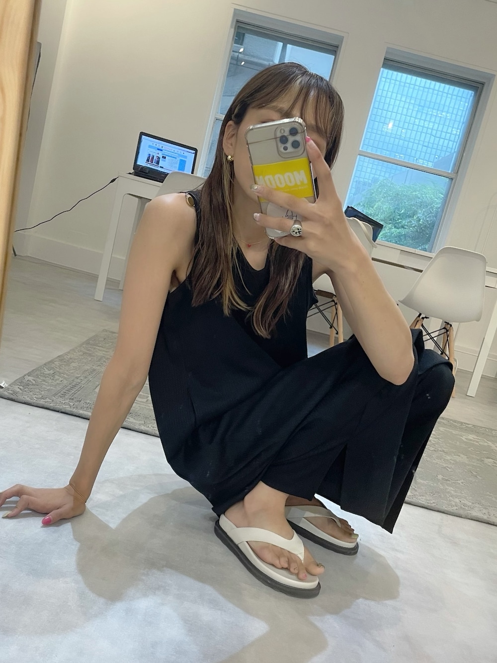 「ルームウェア、ラクチンコーデ、セットアップ、リブパンツ、オトナカジュアル、サンダル」｜「CAPRICIEUX LE'MAGEの〈セットアイテム〉前後2WAYチュニック＆リブパンツSETUP（チュニック、ブラック系）」を使った、maiさん（レディース・165cm）の夏コーディネートの1枚目の写真