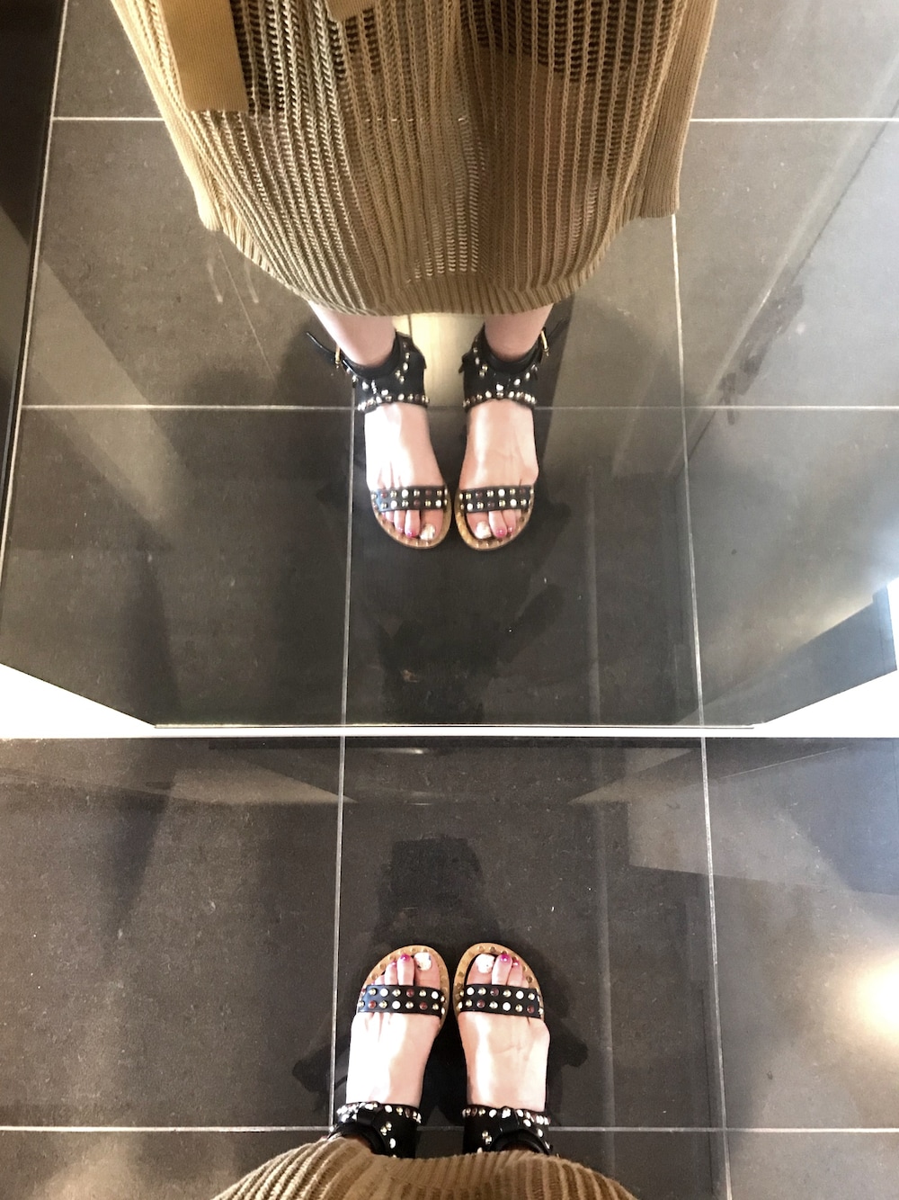 「ISABEL MARANTのIsabel Marant - Étoile Jaeryn sandals - women - レザー - 39（サンダル、ブラック系）」を使った、manさん（レディース・154cm）の夏コーディネートの1枚目の写真