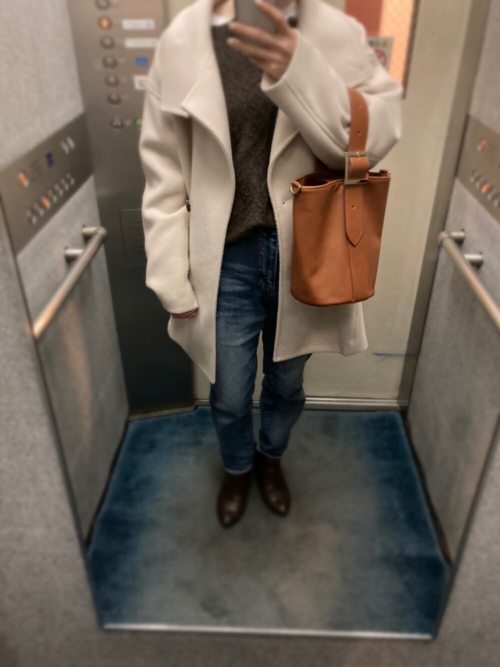 「ハイウエストデニム、ブラウンコーデ」｜「しまむらのアイテム（デニムパンツ、ブルー系）」を使った、m ○  k ☺︎さん（レディース・156cm）の春コーディネートの1枚目の写真