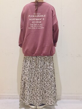 「バックロゴ」｜「アイテム（スウェット）」を使った、む ら ま つさん（レディース・148cm）の秋コーディネート