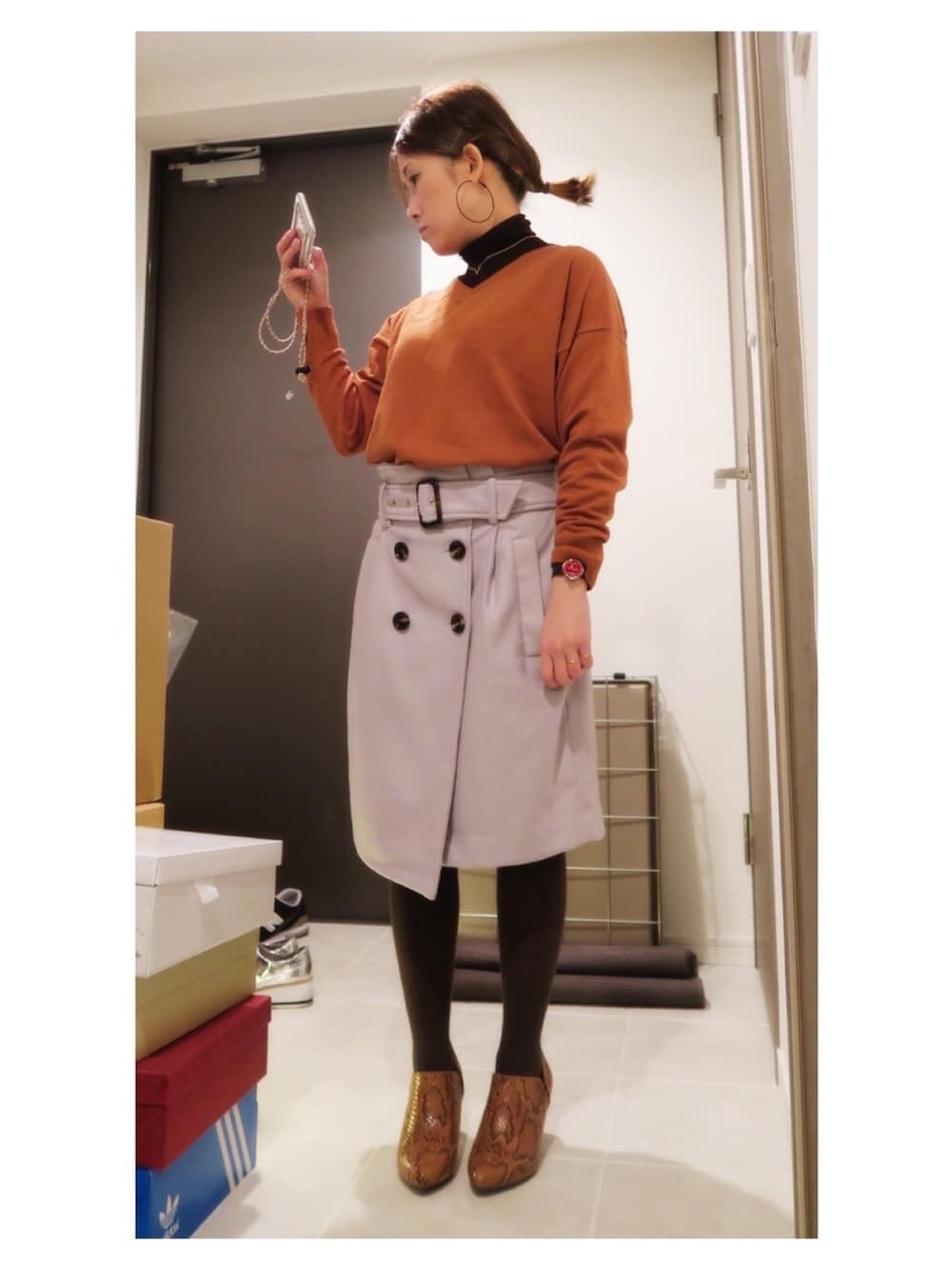 「オトナカジュアル、重ね着、タートルネック、Vネック、ニット、FENDI、ヒートテック、テラコッタ」｜「folkloreのシンプルシルエット[V字][I字]モチーフネックレス（ネックレス、その他）」を使った、きなまめさん（レディース・142cm）の冬コーディネートの1枚目の写真