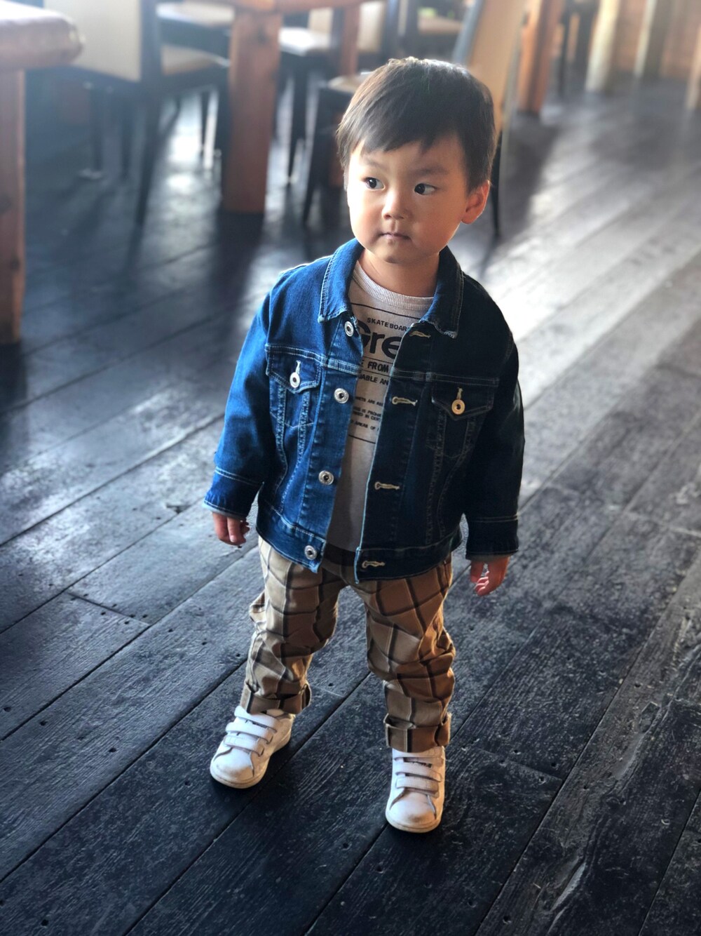 「チェック柄に恋してる、ベージュコーデ、おとこのこ、3歳、キッズコーデ」｜「EDWINのアイテム（デニムジャケット、ブルー系）」を使った、sooさん（キッズ・90cm）の秋コーディネートの1枚目の写真