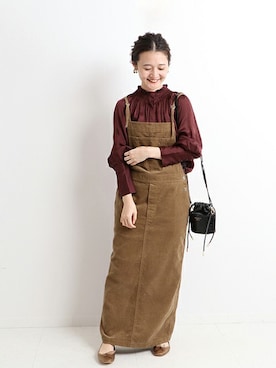 「アイテム（ジャンパースカート、イエロー系）」を使った、Chikaさん（レディース・158cm）の秋コーディネート