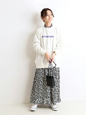 「小花柄ワンピース」｜「アイテム（スウェット）」を使った、Chikaさん（レディース・158cm）の秋コーディネート