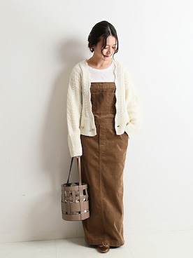 「アイテム（ジャンパースカート、イエロー系）」を使った、Chikaさん（レディース・158cm）の秋コーディネート