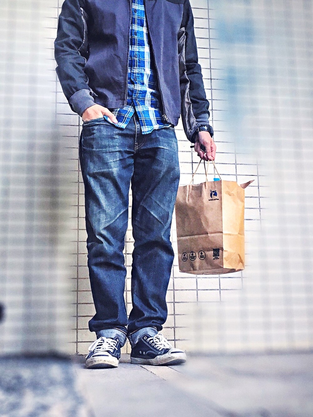 「UNIQLO」｜「Levi'sのアイテム（デニムパンツ、ブルー系）」を使った、user_729さん（メンズ・165cm）の春コーディネートの1枚目の写真