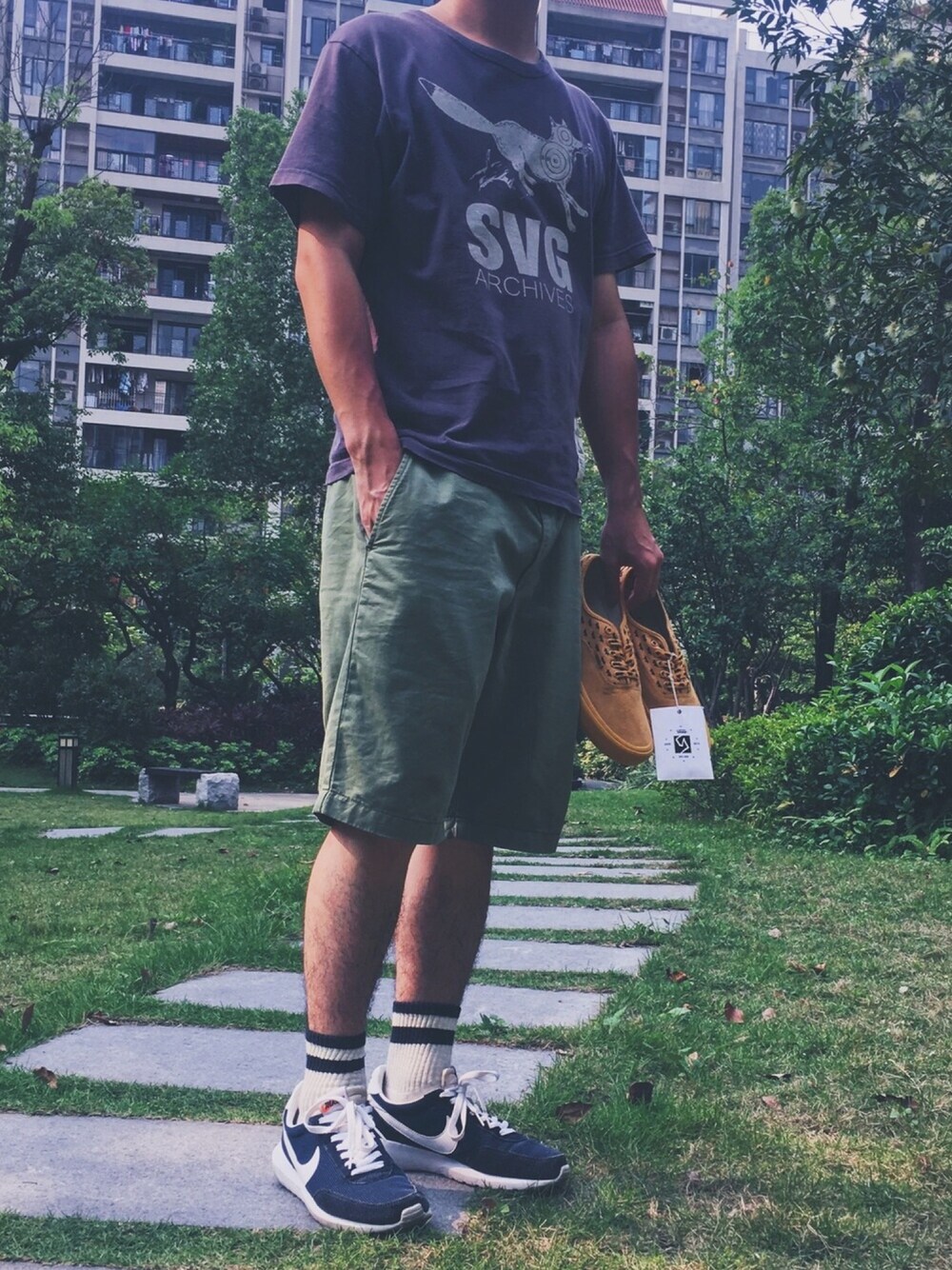 「UNIQLO、NEIGHBORHOOD、fragmentdesign、ootd」｜「UNIQLOのアイテム（カーゴパンツ、グリーン系）」を使った、user_729さん（メンズ・165cm）の春コーディネートの1枚目の写真