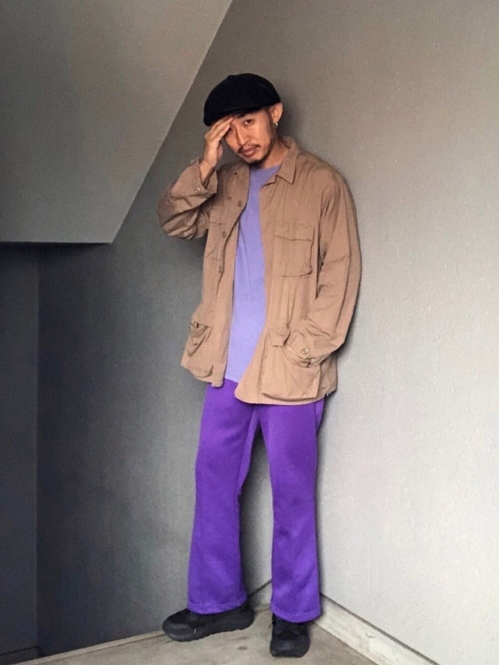 「秋冬コーデ、ootd、大人コーデ、ハンチング、フレアパンツ、ミリタリージャケット、秋のコーデ、古着MIX」｜「used(leathertramp)のアイテム（ミリタリージャケット、ベージュ系）」を使った、Takamyさん（メンズ・172cm）の秋コーディネートの1枚目の写真
