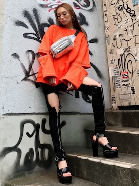 「アイテム（スウェット、オレンジ系）」を使った、envym_officialさん（レディース・160cm）の冬コーディネート