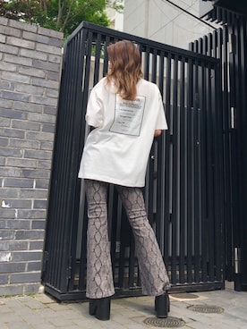 「バックプリント」｜「アイテム（ブーティ）」を使った、envym_officialさん（レディース・160cm）の夏コーディネート