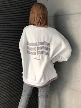 「バックプリント」｜「アイテム（デニムパンツ）」を使った、envym_officialさん（レディース・160cm）の冬コーディネート