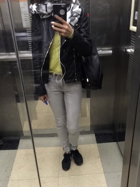 「UNIQLO（ユニクロ）のWOMEN ウルトラストレッチジーンズ（デニムパンツ）」を使った、Vivian-Cさん（レディース・170cm）の冬コーディネート