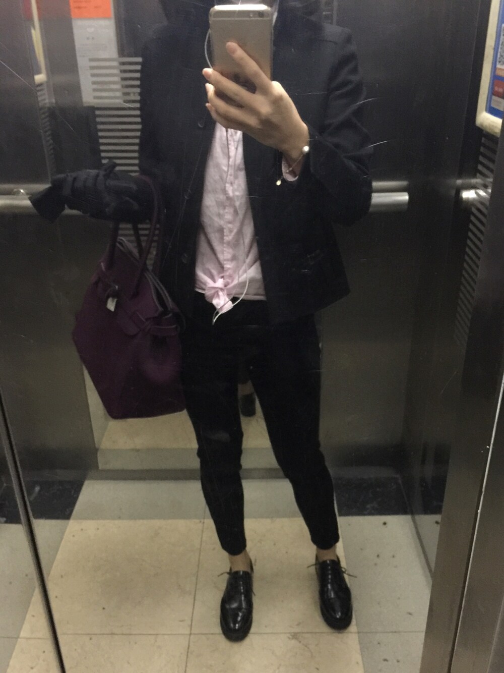 「ピンク色、シンプルコーデ」｜「H&Mのアイテム（デニムパンツ、ブラック系）」を使った、Vivian-Cさん（レディース・170cm）の冬コーディネートの1枚目の写真