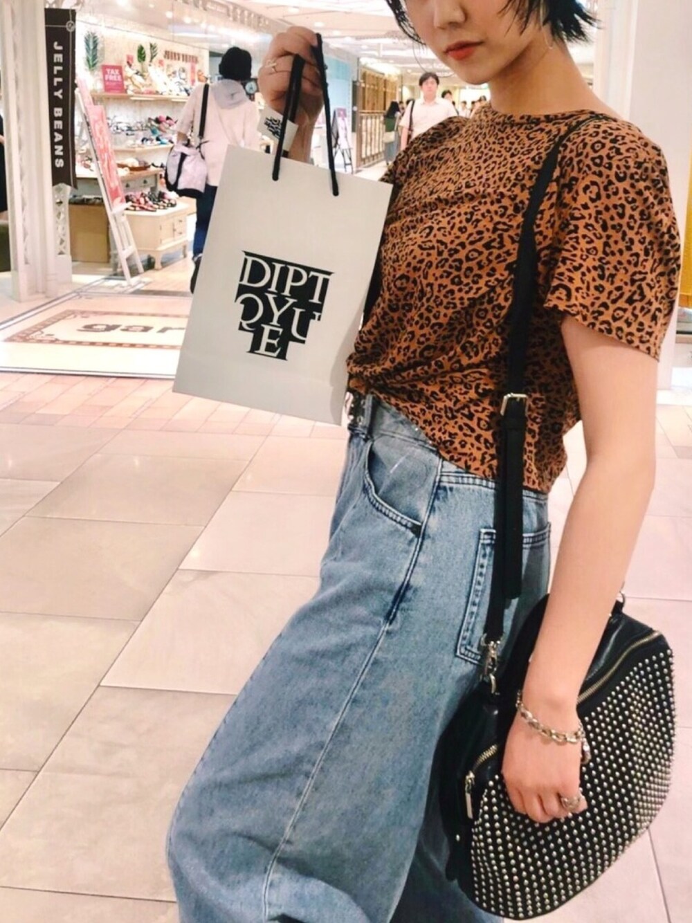 「レオパード、H&M、チビT、ワイドデニム、クリアベルト、プチプラ、diptyque、大阪」｜「GUのアイテム（デニムパンツ、ブルー系）」を使った、725さん（レディース・162cm）の夏コーディネートの1枚目の写真