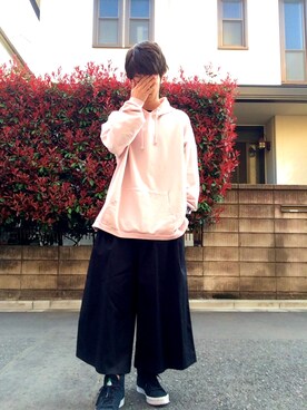 「ELVIRA（エルヴィラ）のアイテム（パーカー、ピンク系）」を使った、ゆうさん（メンズ・172cm）の春コーディネート