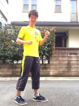「Reebok（リーボック）のアイテム（Tシャツ/カットソー、イエロー系）」を使った、ゆうさん（メンズ・172cm）の春コーディネート
