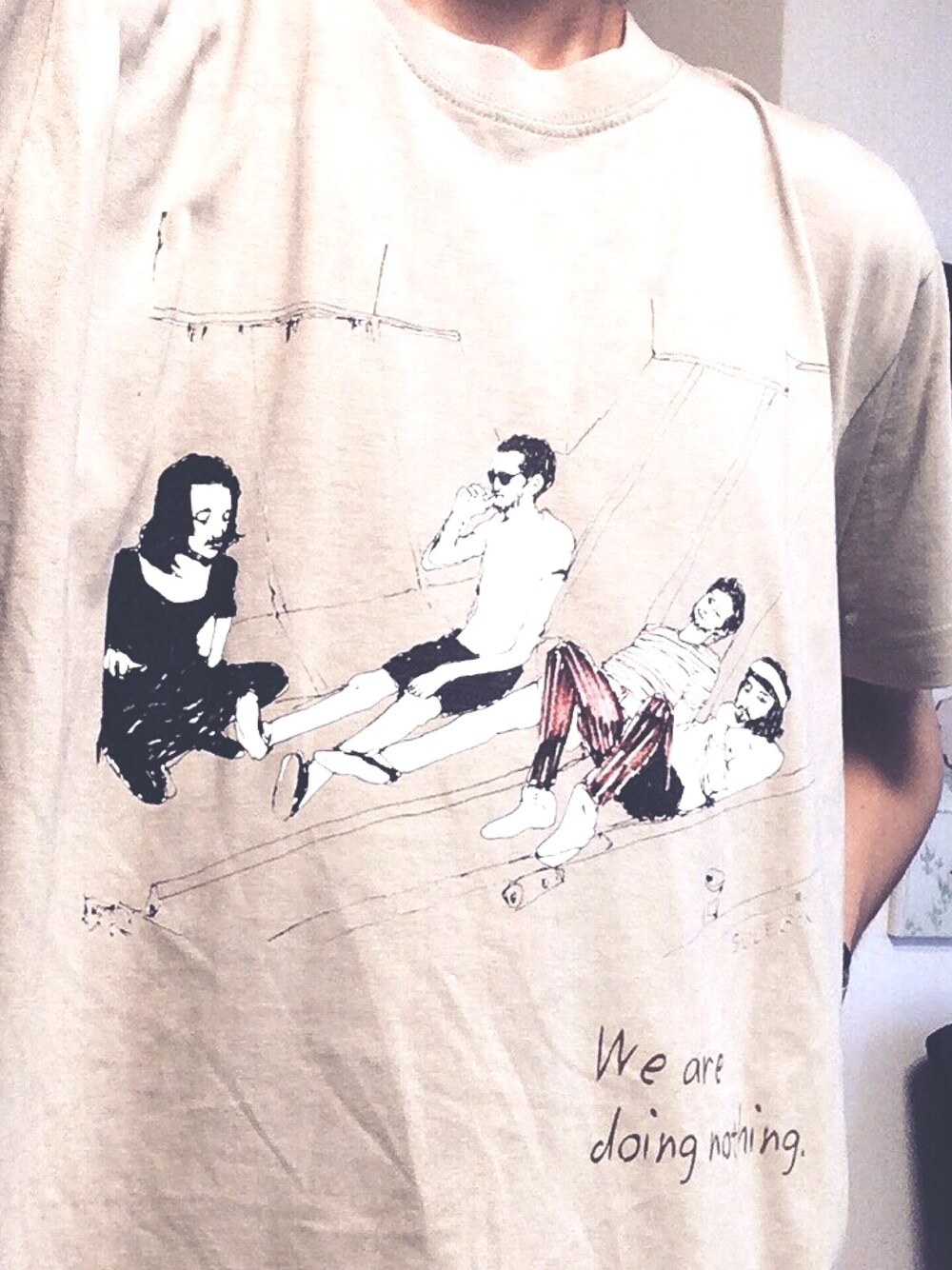 「夏だ！Tシャツ着よう！、シンプル、夏、Tシャツ、モノトーン」｜「SUJEBOXのアイテム（Tシャツ/カットソー、ベージュ系）」を使った、SULEBOXさん（メンズ・165cm）の夏コーディネートの1枚目の写真