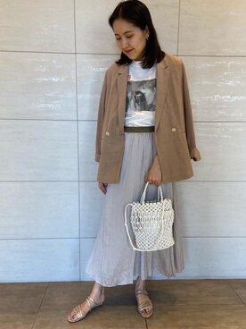 「アイテム（サンダル、ゴールド系）」を使った、moneueharaさん（レディース・165cm）の春コーディネート