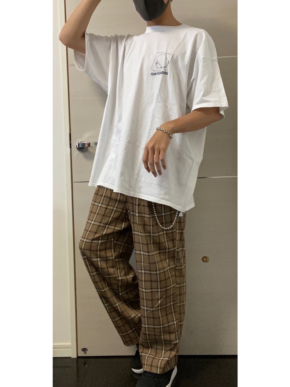 「シンプルコーデ、ビッグシルエット、低身長、おしゃれさんと繋がりたい、Tシャツ、ootd、大人カジュアル、夏コーデ、夏、デート」｜「THE CASUALのTRストレッチ 無地 チェック ワイドパンツ（スラックス、ベージュ系）」を使った、RYU【相互フォロー】さん（メンズ・173cm）の夏コーディネートの1枚目の写真