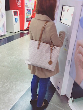 「MICHAEL KORS（マイケルコース）のアイテム（ショルダーバッグ、ホワイト系）」を使った、のんさん（レディース・154cm）の冬コーディネート