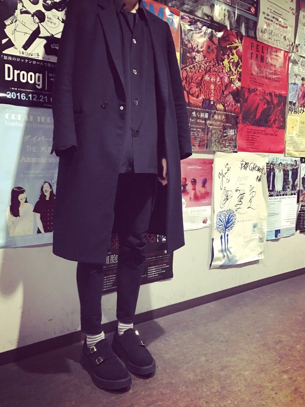 「オールブラック、LAD MUSICIAN、JOHN LAWRENCE SULLIVAN、KIDS LOVE GAITE、ライブハウス」｜「LAD MUSICIANのアイテム（シャツ/ブラウス、ブラック系）」を使った、yamchaさん（メンズ・177cm）の春コーディネートの1枚目の写真