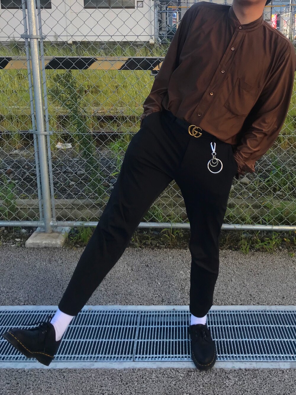 「秋コーデ、シンプル、おしゃれさんと繋がりたい、タックイン、休日スタイル、GUCCI、バンドカラーシャツ、Dr.Martens、UNIQLO、WEGO」｜「古着のアイテム（シャツ/ブラウス、ブラウン系）」を使った、たくさん（メンズ・172cm）の秋コーディネートの1枚目の写真