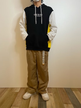 「Guess（ゲス）のアイテム（パーカー）」を使った、NKGW RYOTAさん（メンズ・168cm）の春コーディネート