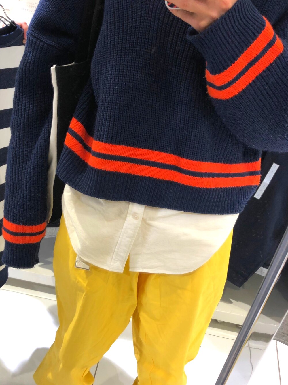 「purple&yellow、HARE、トビパンツ、チルデンニット」｜「HAREのアイテム（ニット/セーター、ブラック系）」を使った、にしこさん（メンズ・163cm）の春コーディネートの1枚目の写真