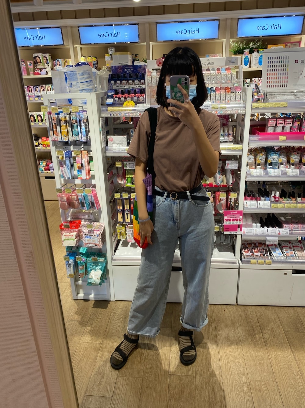 「Tevaのアイテム（サンダル、ブラック系）」を使った、v1wcwkyさん（レディース・170cm）の夏コーディネートの1枚目の写真