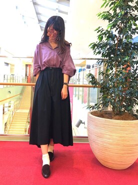 「パープル×黒」｜「アイテム（レッグウェア）」を使った、あやち。さん（レディース・168cm）の秋コーディネート