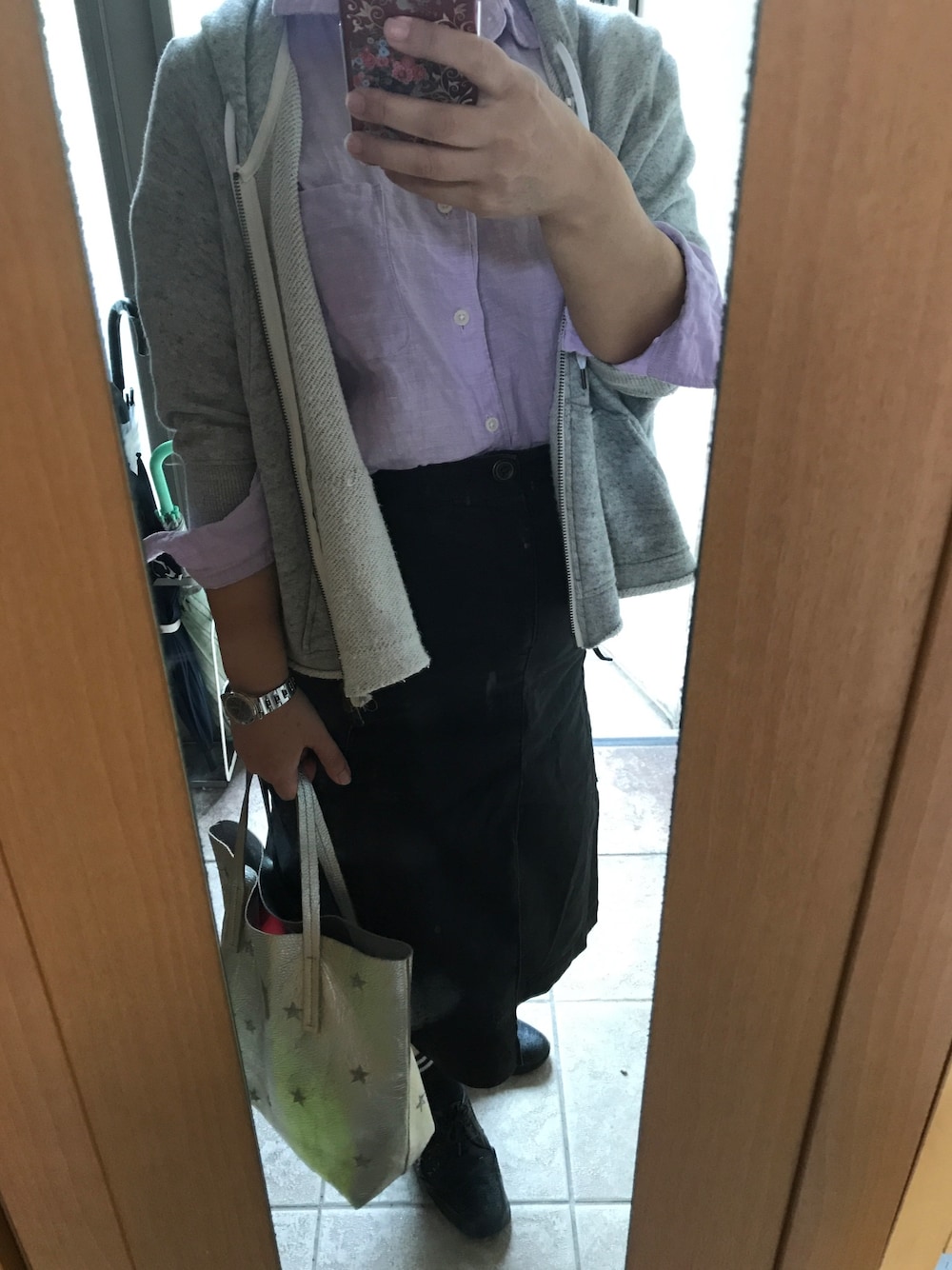 「パープル×グレー、URBAN RESEARCH DOORS、UNIQLO、Banyardstorm、NUR、Odette e Odile、大人カジュアル」｜「URBAN RESEARCH DOORS WOMENSのアイテム（パーカー、グレー系）」を使った、もりひろこさん（レディース・152cm）の秋コーディネートの1枚目の写真