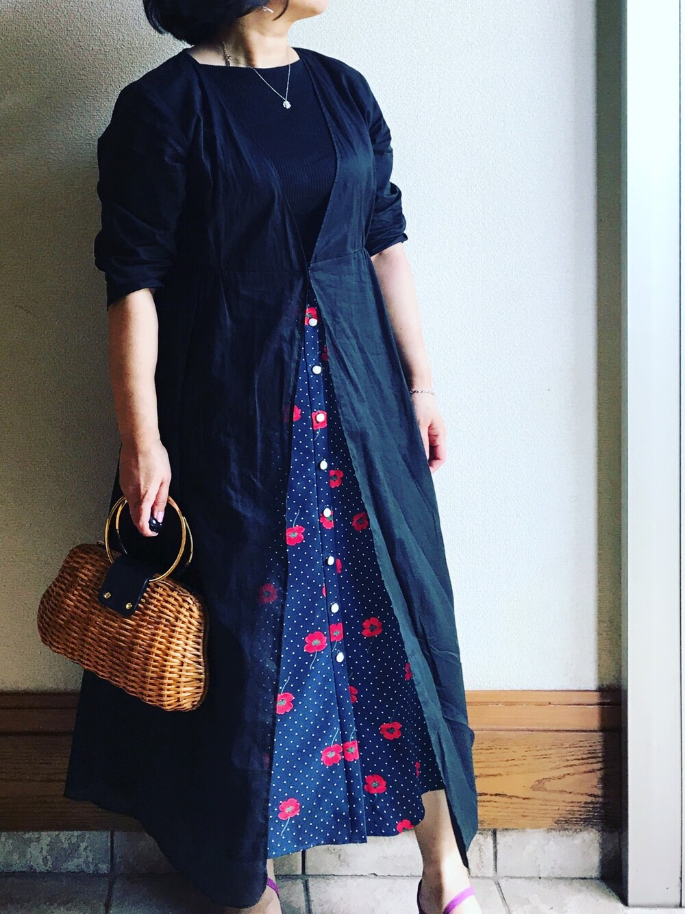 「休日コーデ、ロンクカーディガン、SHIPS for women、UNIQLO、IENA、VIOLA d'ORO、SESTO、アクセサリー、大人カジュアル」｜「SHIPSのシャドーストライプ2WAYワンピース◇（ワンピース、ブラック系）」を使った、もりひろこさん（レディース・153cm）の夏コーディネートの1枚目の写真