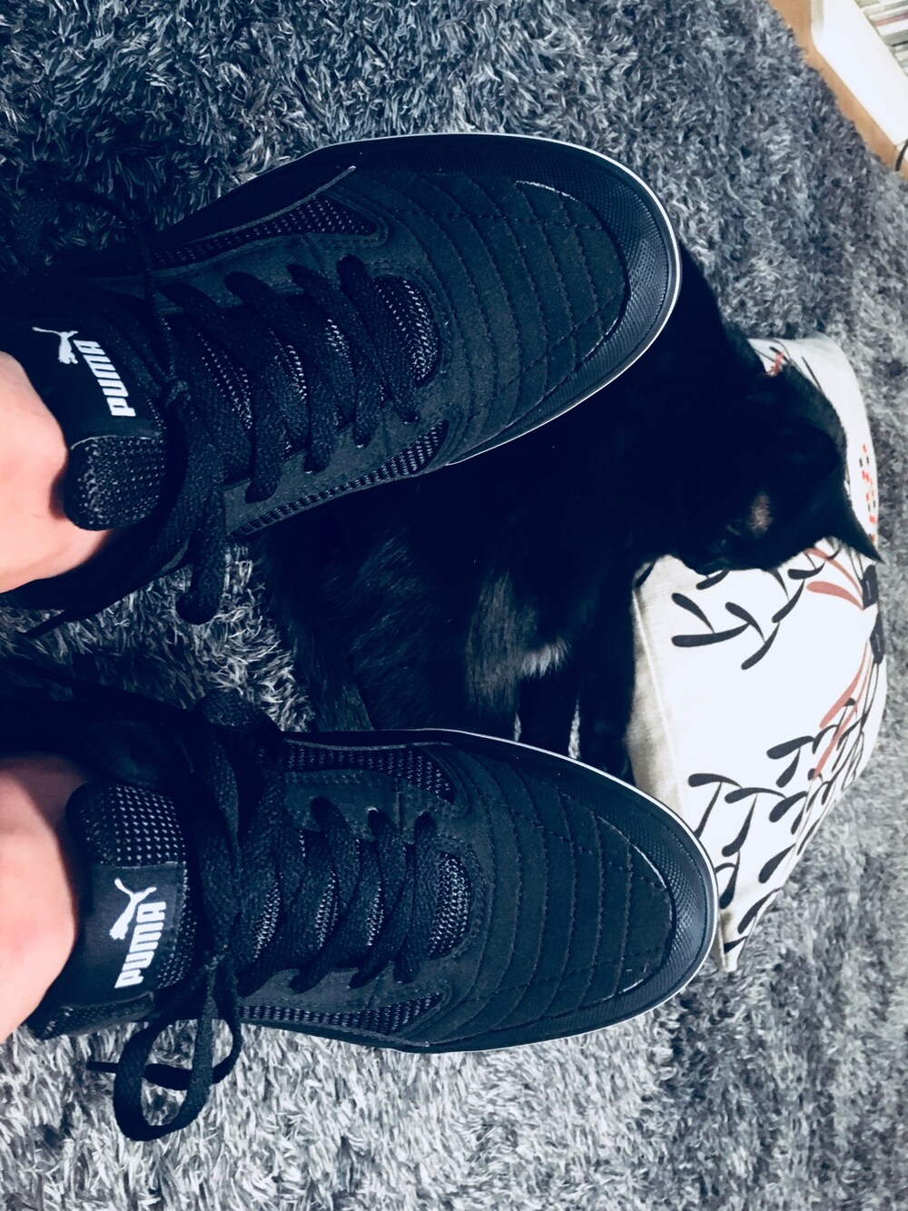 「ブラック」｜「PUMAのアイテム（スニーカー、ブラック系）」を使った、あるぽのさん。さん（メンズ・171cm）の秋コーディネートの1枚目の写真