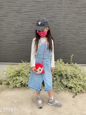 「Guess（ゲス）のアイテム（キャップ）」を使った、Riinaさん（キッズ・120cm）の秋コーディネート