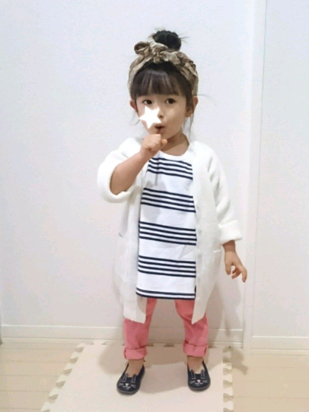 「2歳、春コーデ、ピンク、ヘアバンド、ボーダートップス、ロングカーディガン、白カーディガン、パンプス、女の子、スカーフ」｜「♪のアイテム（その他、その他）」を使った、Ｒｉさん（キッズ・80cm）の春コーディネートの1枚目の写真