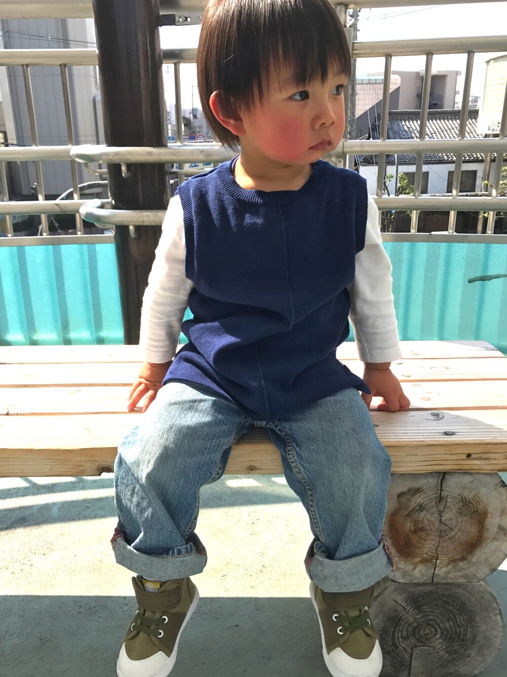 「男の子コーデ、一歳、カジュアル、古着、プチプラ」｜「SM2 lagomのアイテム（ベスト、ブルー系）」を使った、そうたさん（キッズ・90cm）の春コーディネートの1枚目の写真