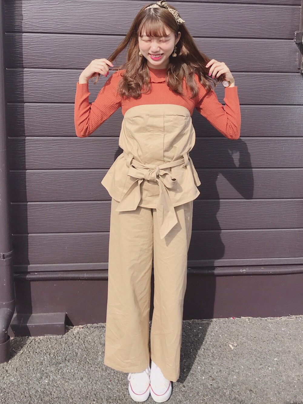 「秋冬、スニーカー、プチプラコーデ、ハロウィン、wearhalloween2018、ターバン、リボン、ベージュ、かぼちゃ、つなぎ」｜「earth music&ecologyのミニハイネックリブニットプルオーバー（ニット/セーター、ブラウン系）」を使った、ひろか⍤⃝︎さん（レディース・163cm）の秋コーディネートの1枚目の写真