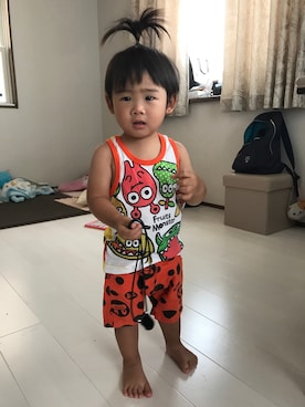 「アイテム（アクセサリー、ブラック系）」を使った、こうせいさん（キッズ・80cm）の夏コーディネート